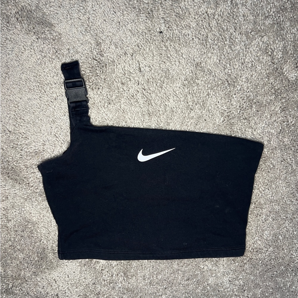 Black cropped Nike utility top